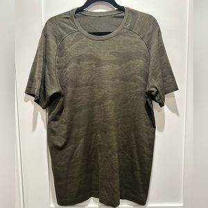 Camo Men’s Large Lululemon Tshirt